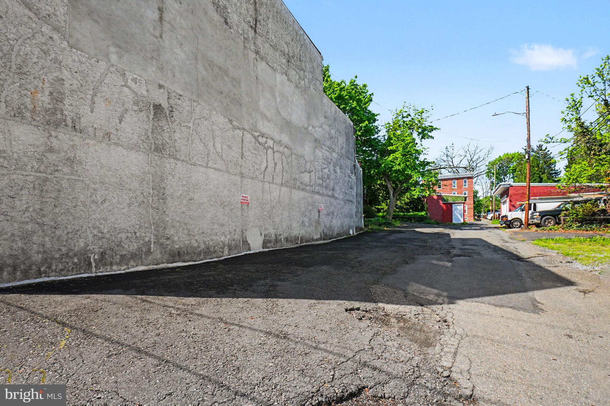 9 N 6TH STREET