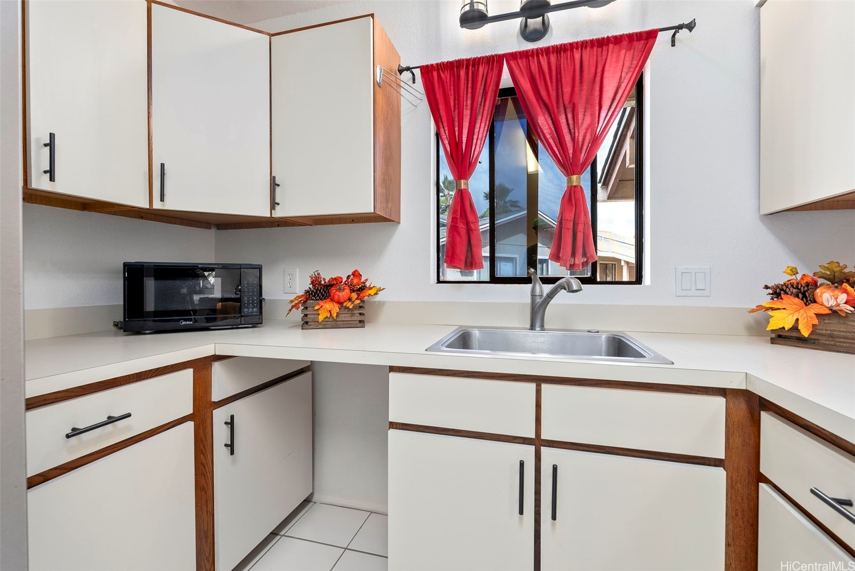 95-349 Kuahelani Avenue B-2