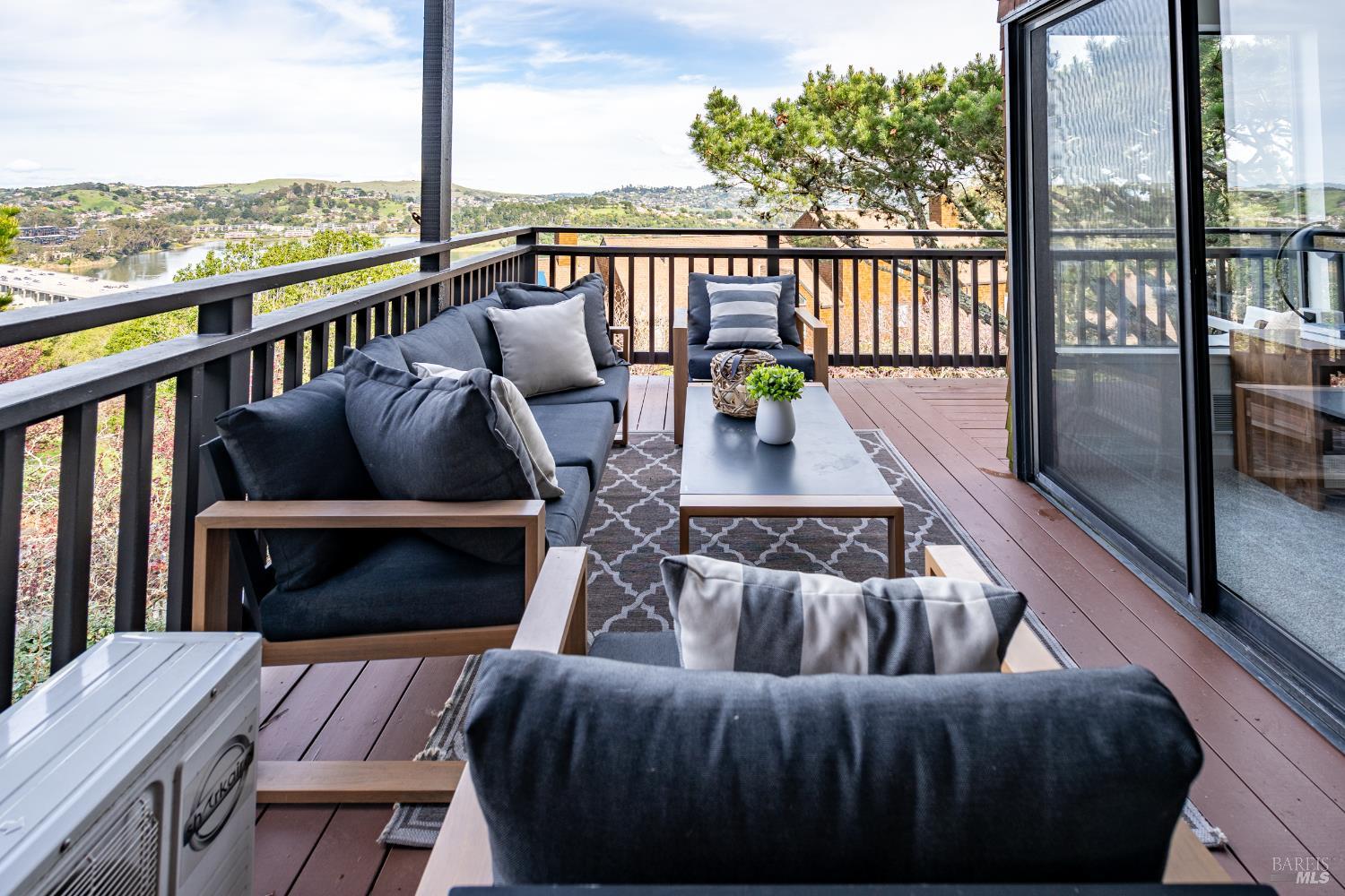 220 Headlands Court