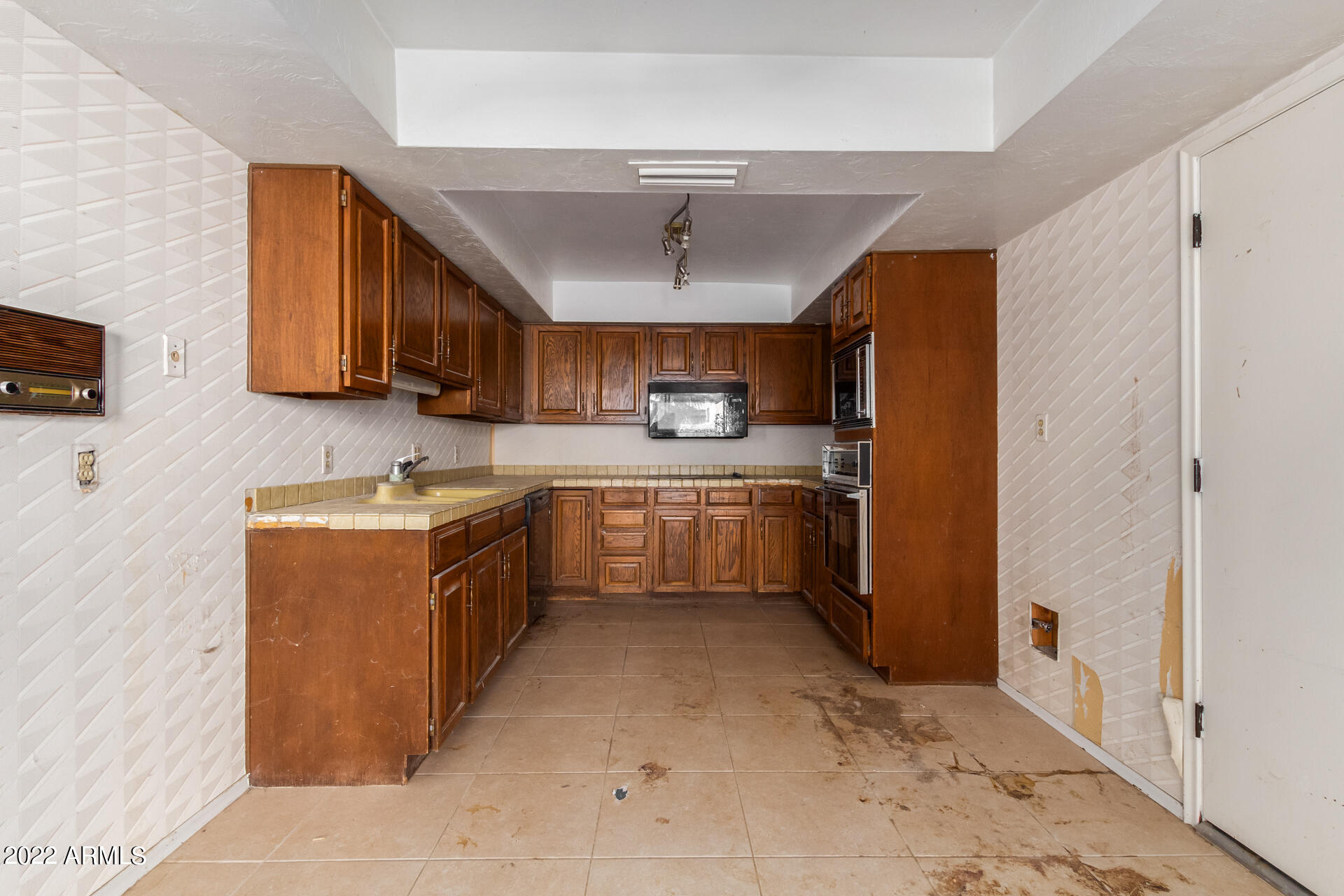 7311 E MANZANITA Drive