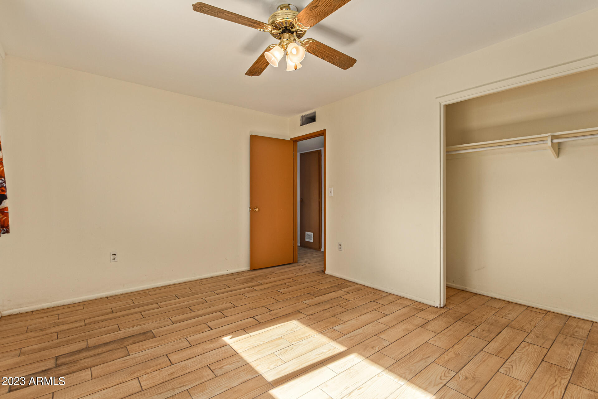 10402 W PEORIA Avenue
