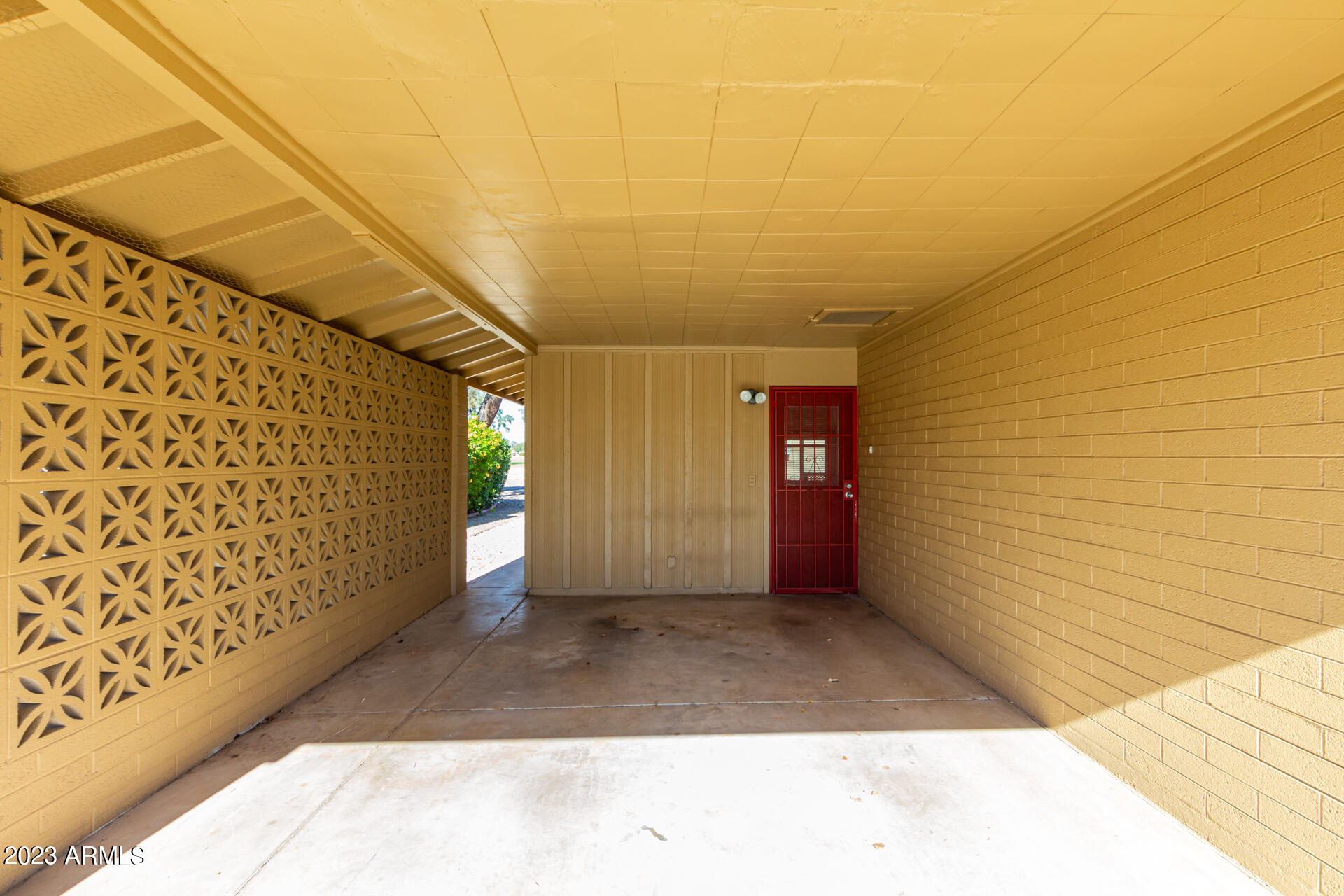 10402 W PEORIA Avenue