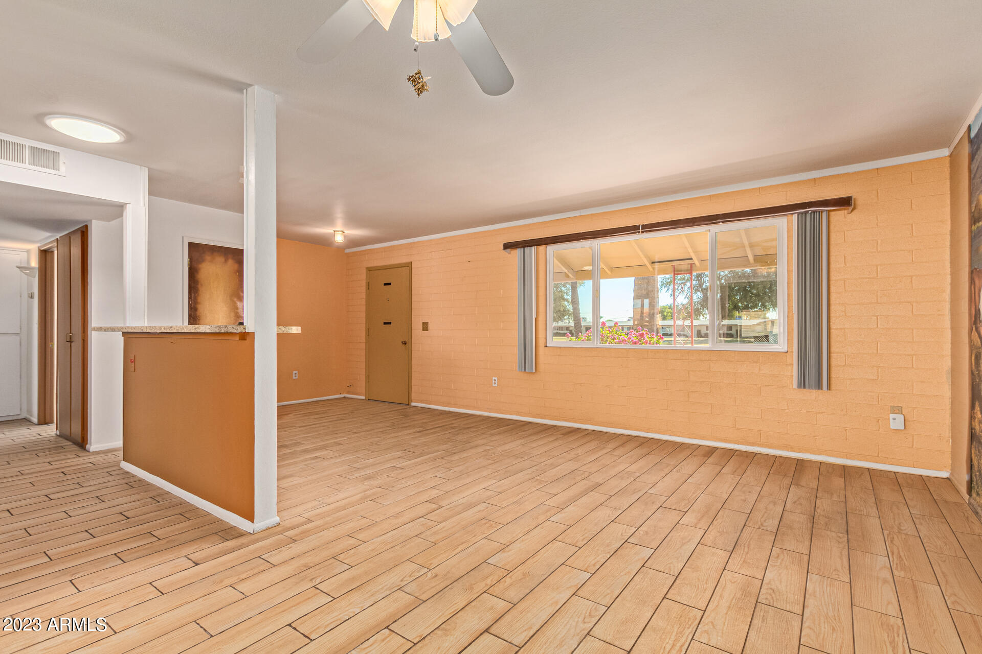 10402 W PEORIA Avenue