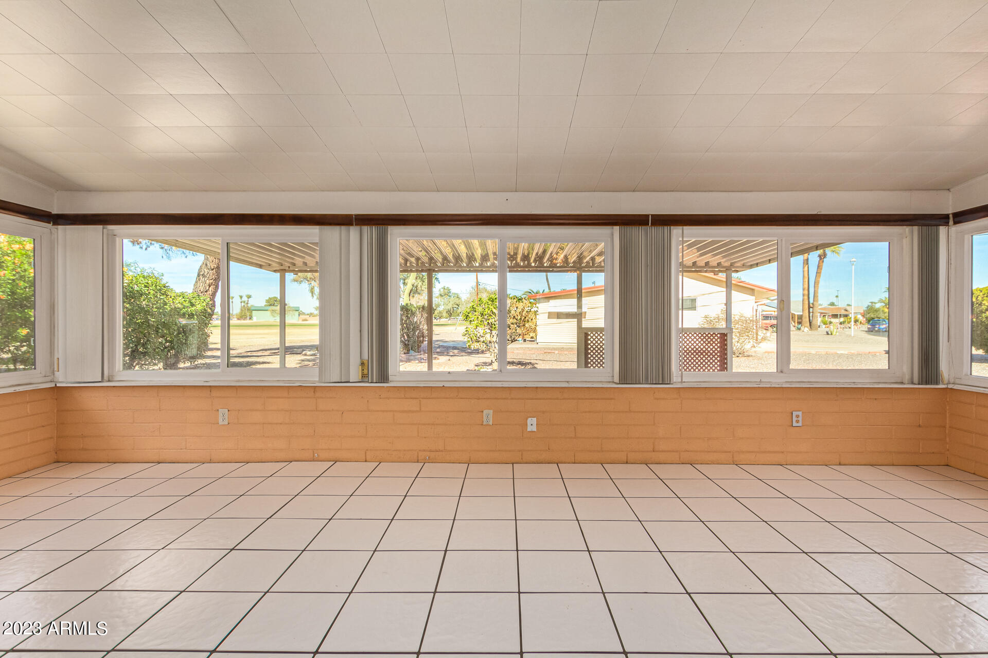 10402 W PEORIA Avenue