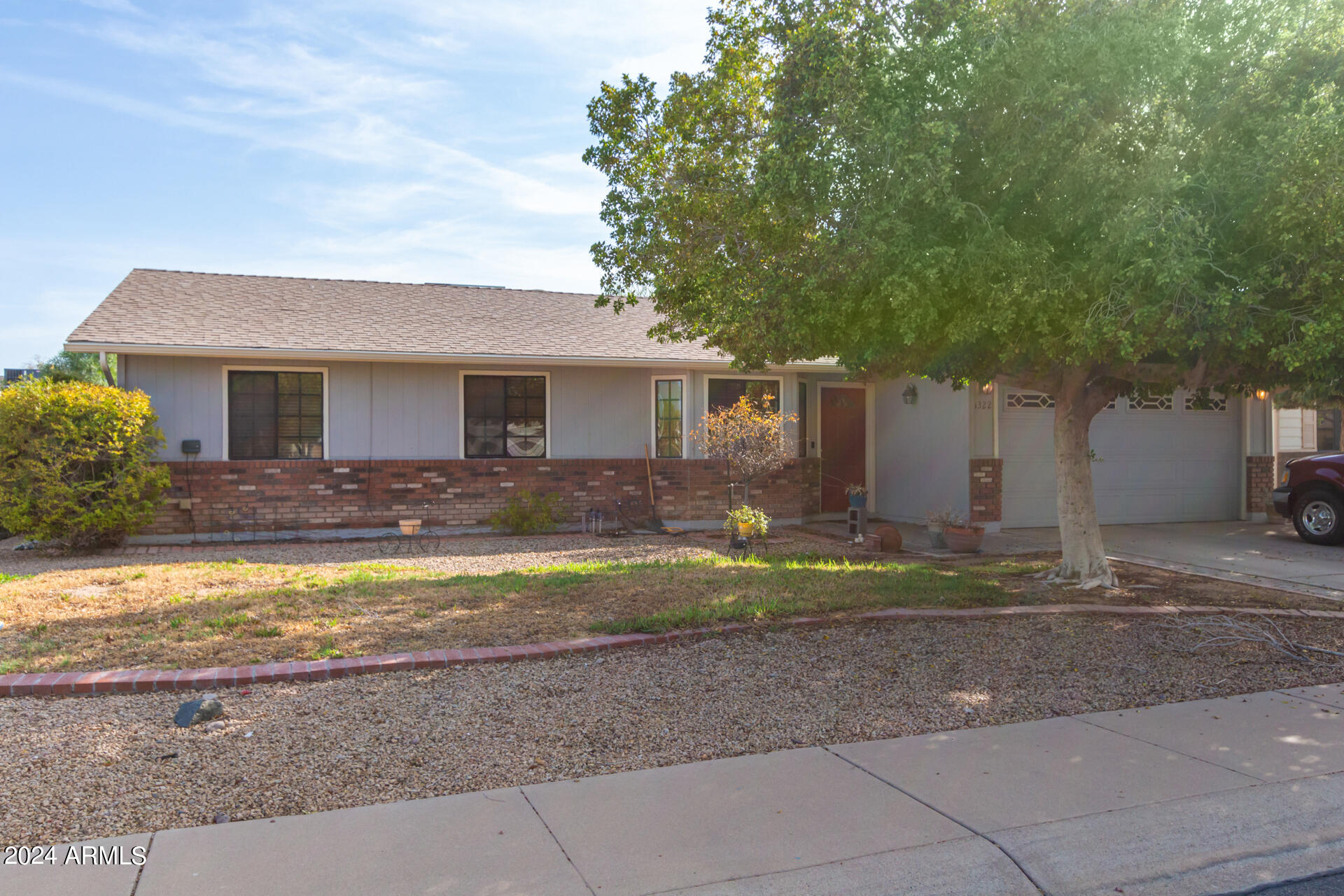 1322 W HIGHLAND Street