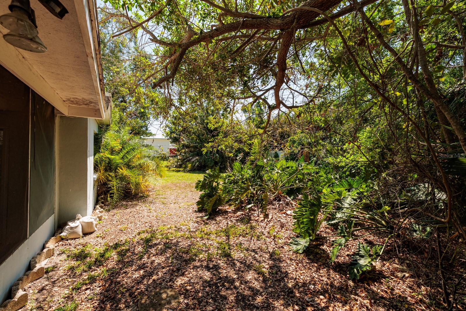 459 BAYVIEW DR NE