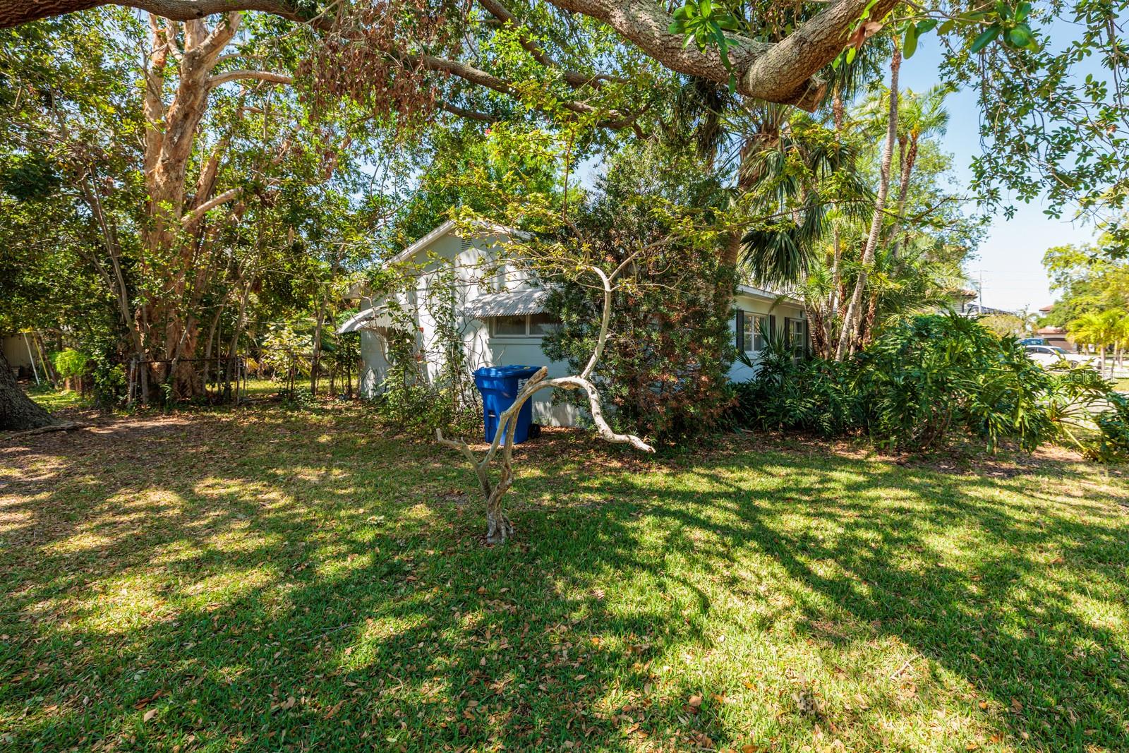 459 BAYVIEW DR NE