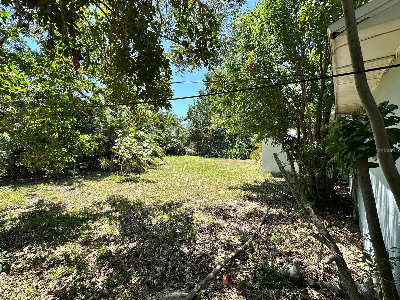 459 BAYVIEW DR NE