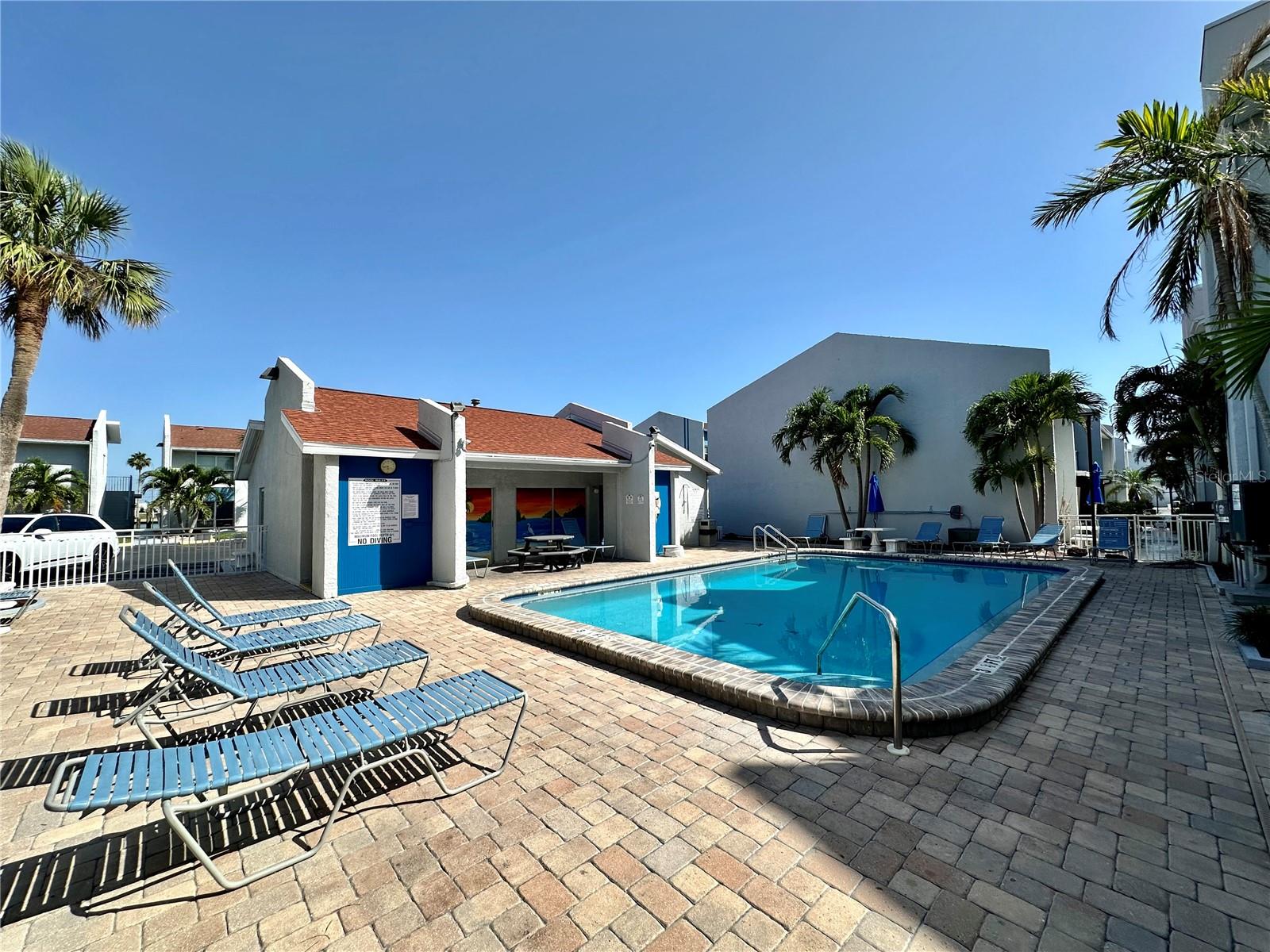 320 MEDALLION BLVD #G