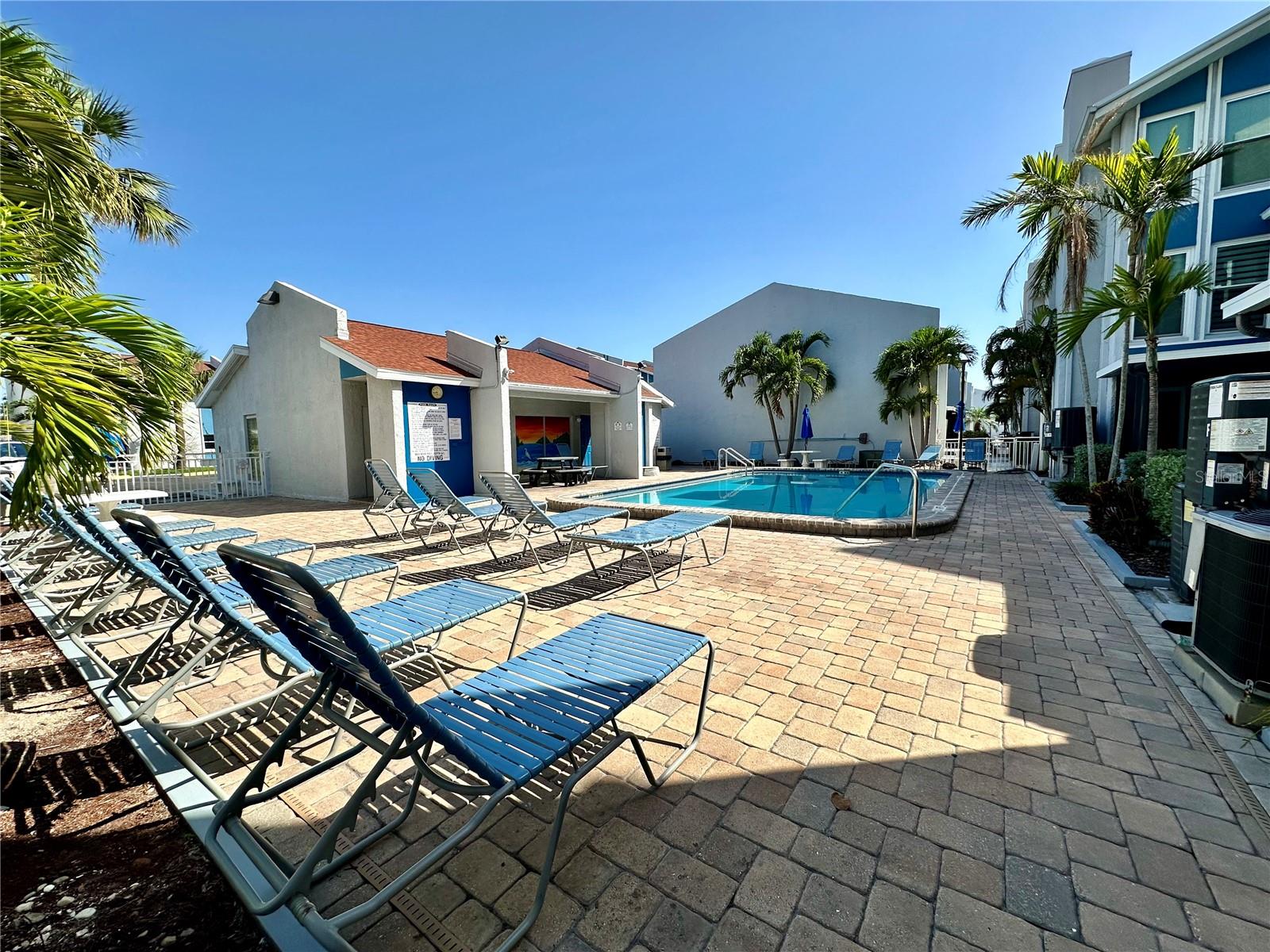 320 MEDALLION BLVD #G