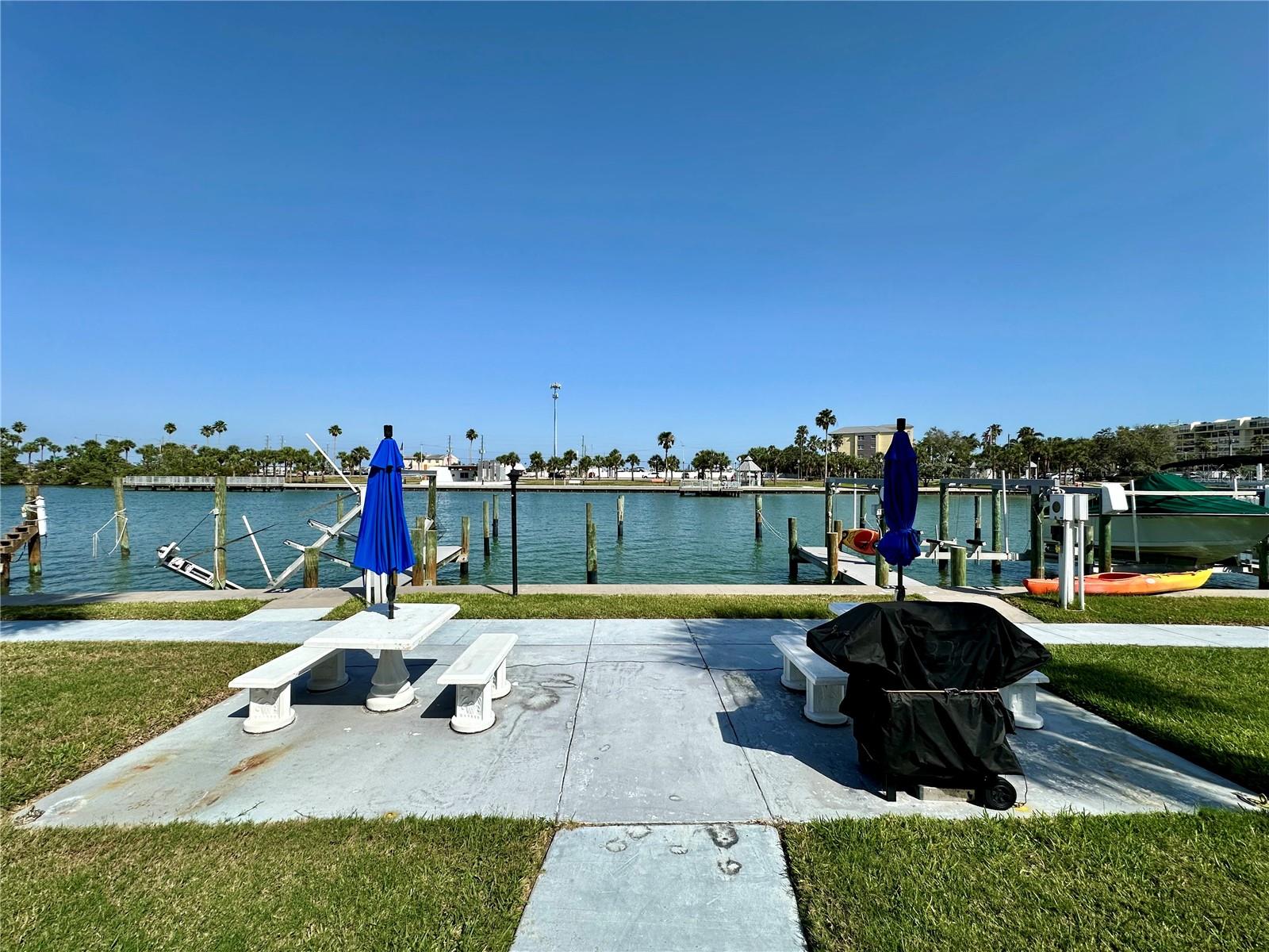 320 MEDALLION BLVD #G