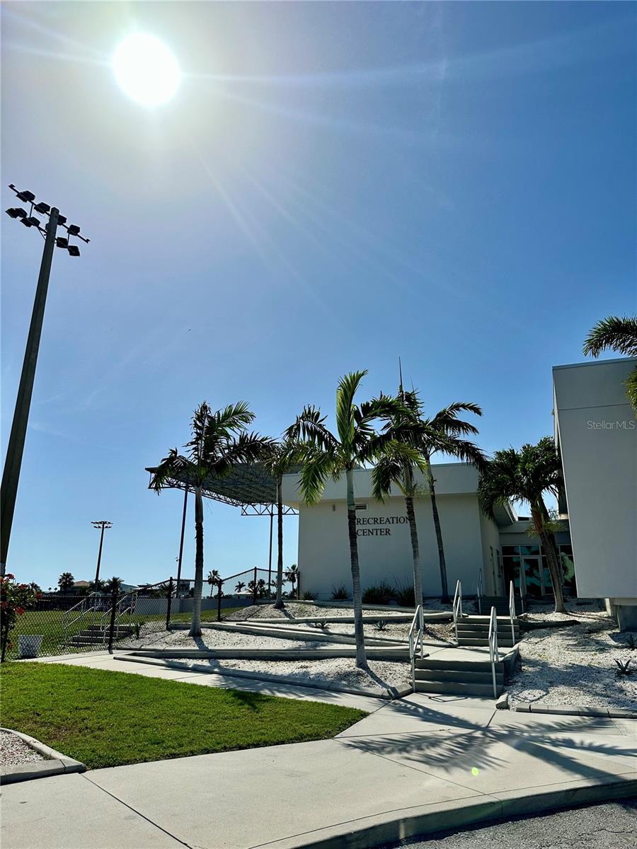 320 MEDALLION BLVD #G