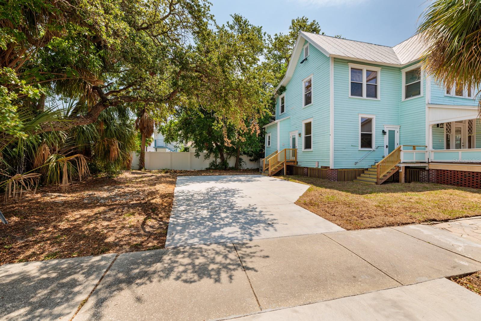 457 8TH AVE N