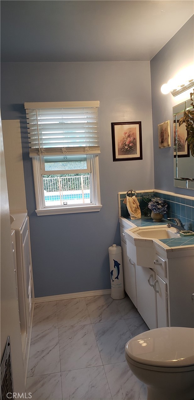 10266 Del Mar Ave. Avenue