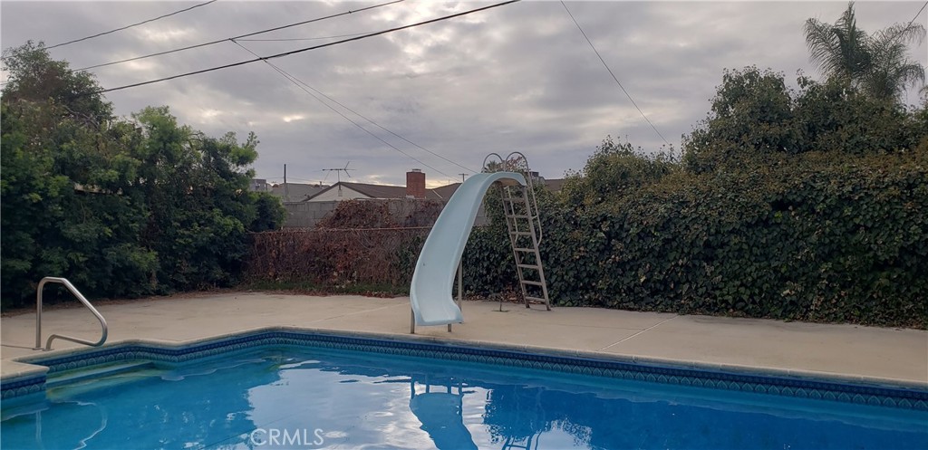 10266 Del Mar Ave. Avenue