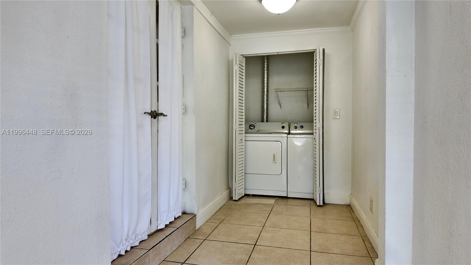 1021 N Victoria Park Rd # 1 Unit: #1