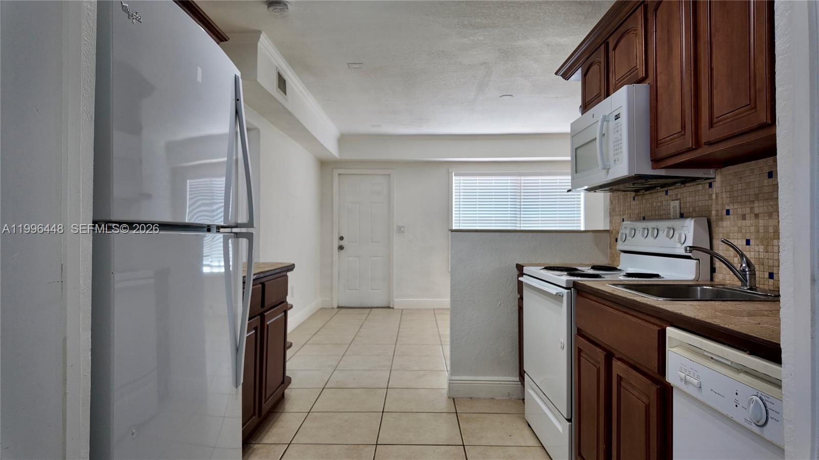1021 N Victoria Park Rd # 1 Unit: #1