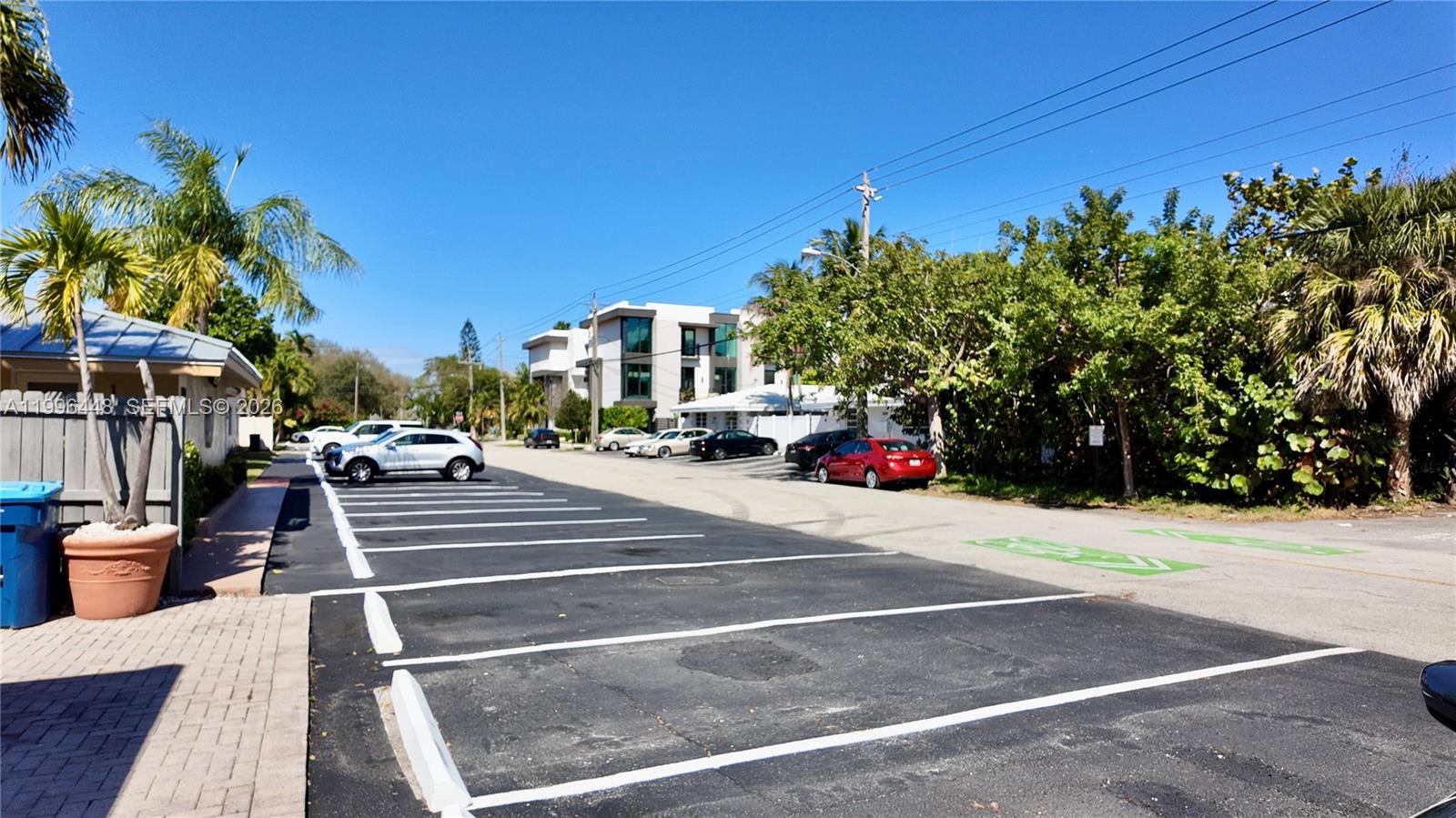 1021 N Victoria Park Rd # 1 Unit: #1