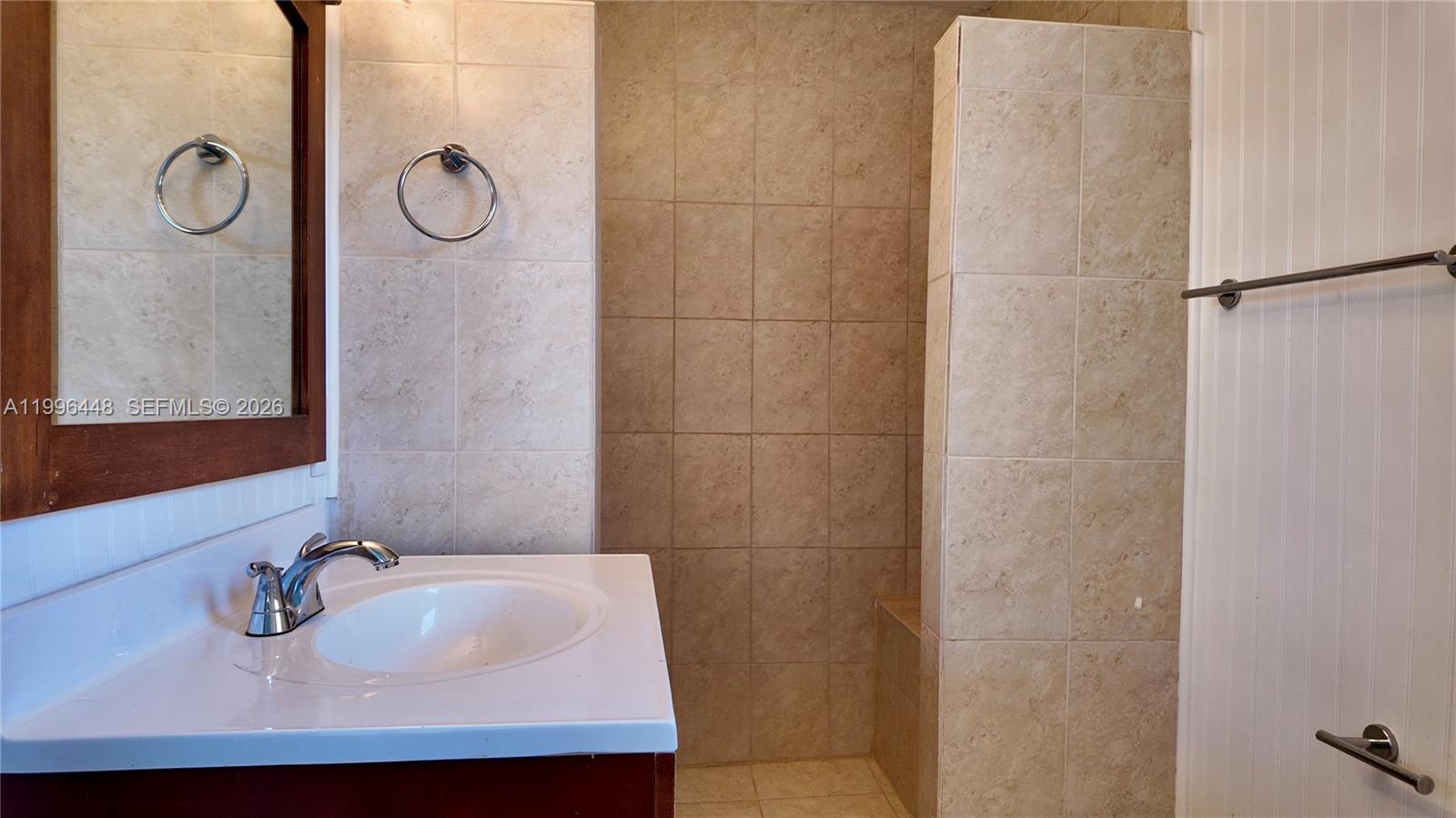 1021 N Victoria Park Rd # 1 Unit: #1