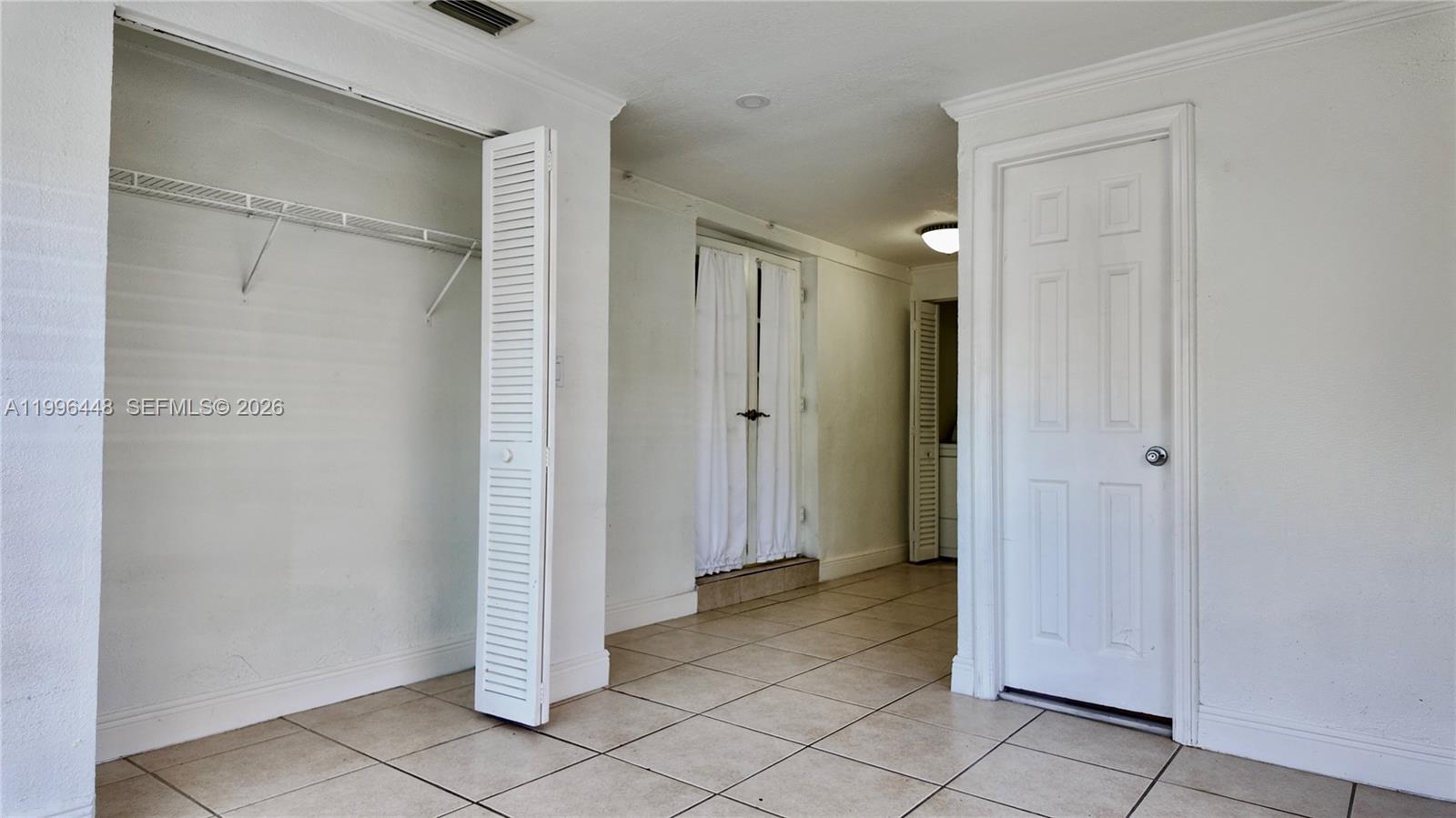1021 N Victoria Park Rd # 1 Unit: #1