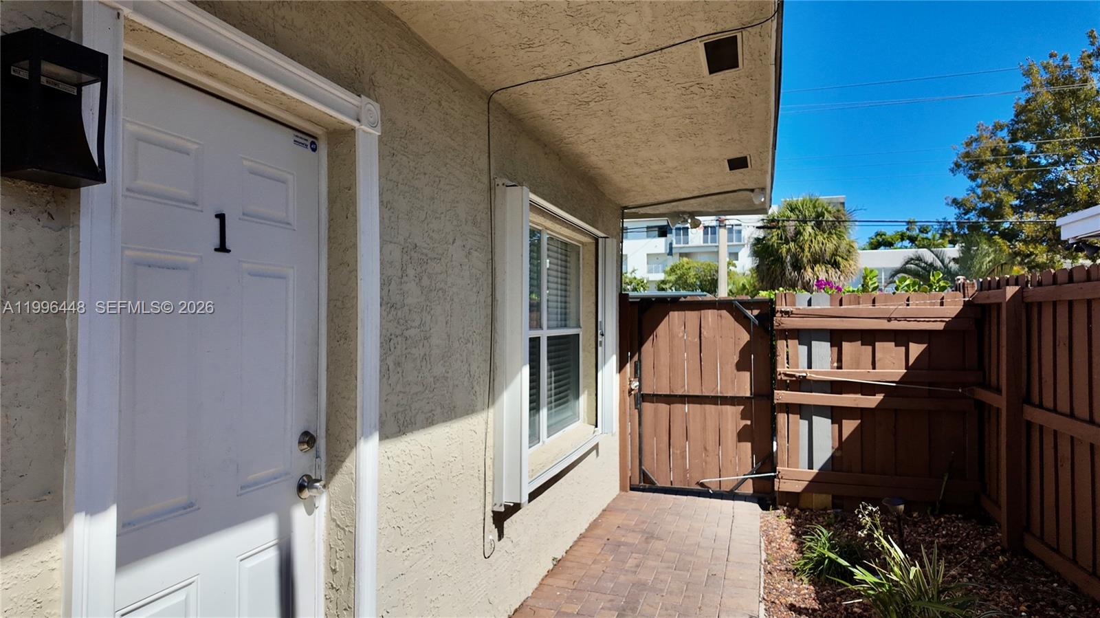 1021 N Victoria Park Rd # 1 Unit: #1