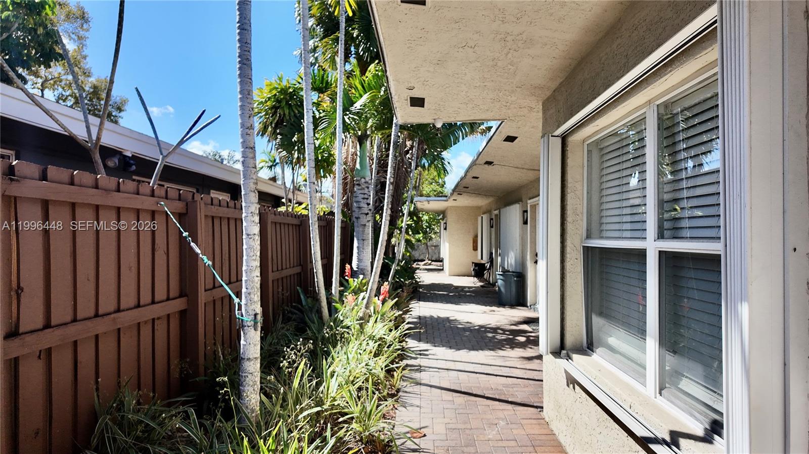 1021 N Victoria Park Rd # 1 Unit: #1