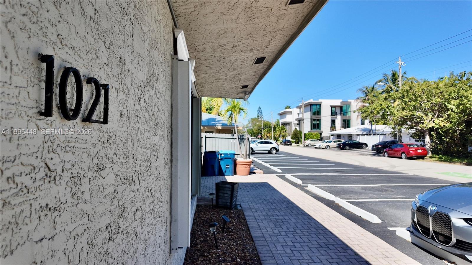 1021 N Victoria Park Rd # 1 Unit: #1