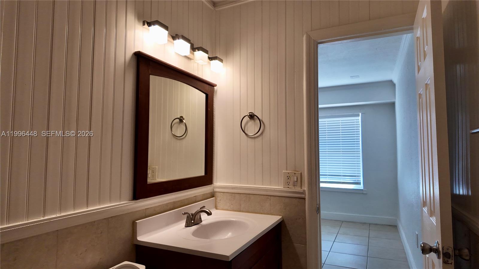 1021 N Victoria Park Rd # 1 Unit: #1