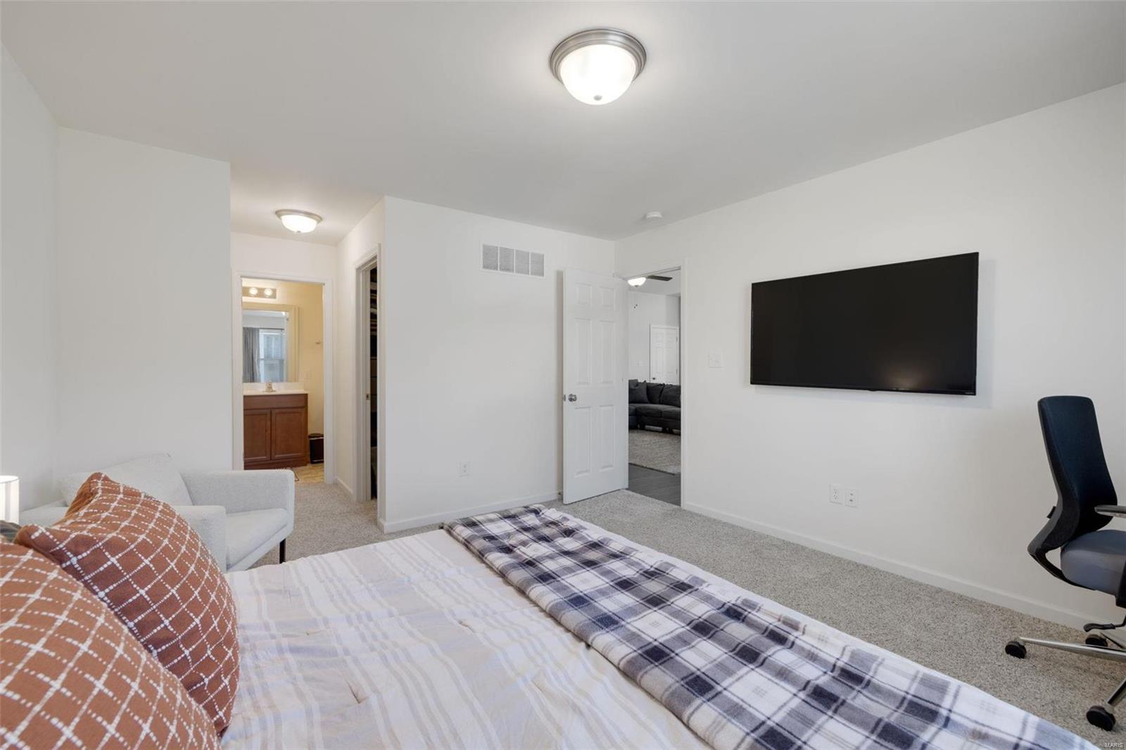 221 Brookview Way Court