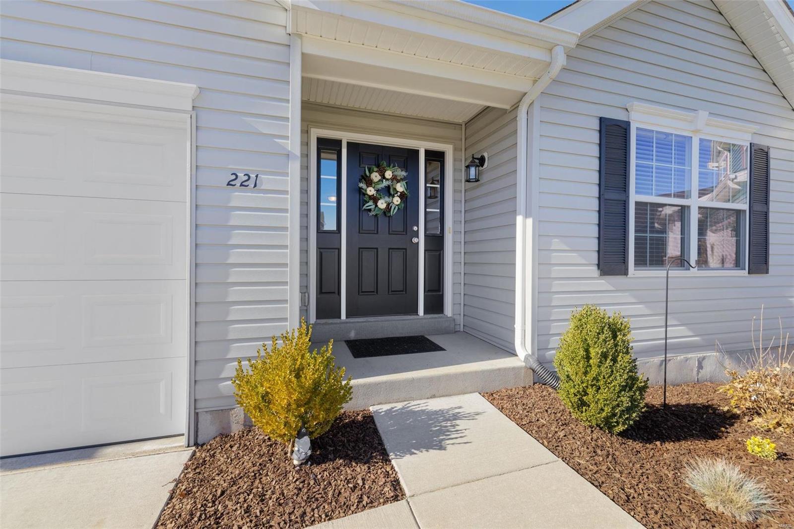 221 Brookview Way Court