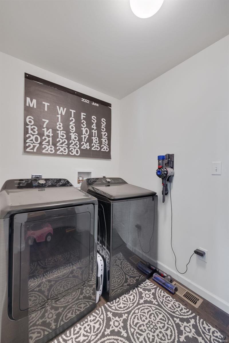 221 Brookview Way Court