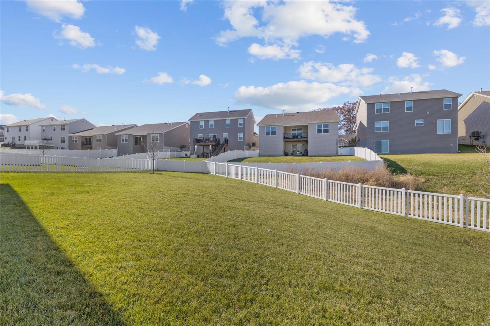 221 Brookview Way Court