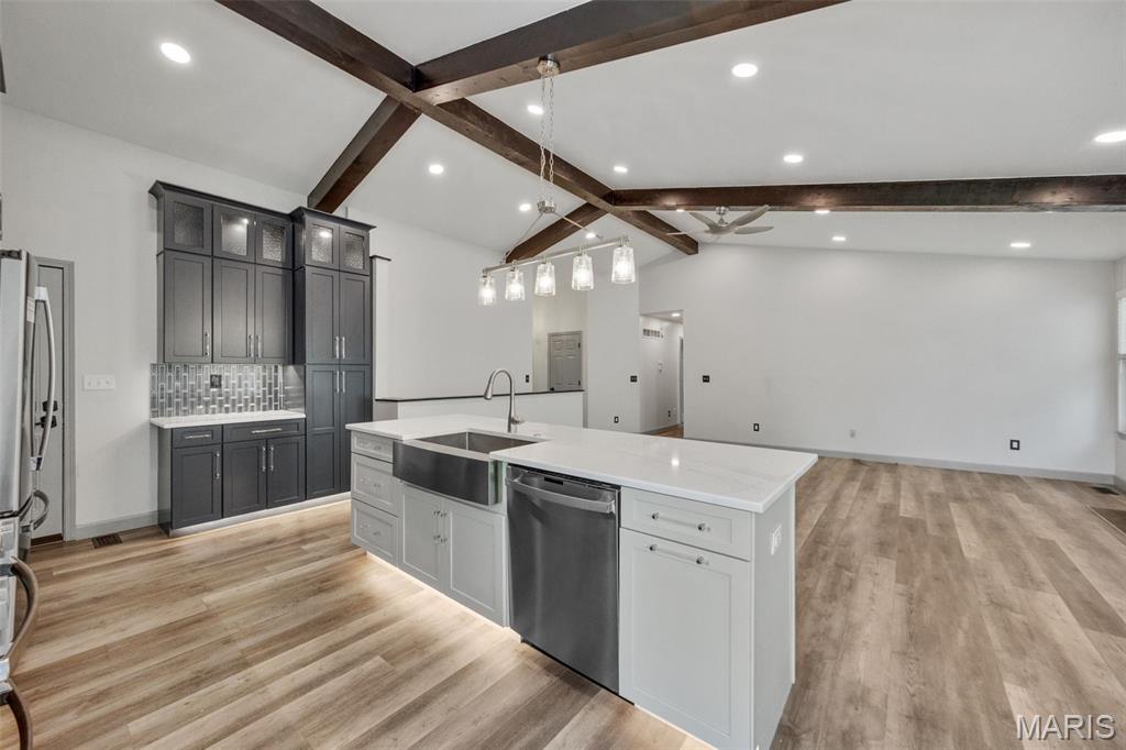 6 Schrader Farm Court