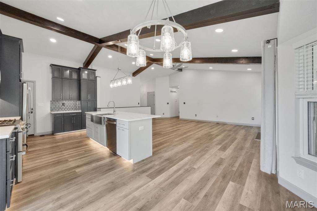 6 Schrader Farm Court