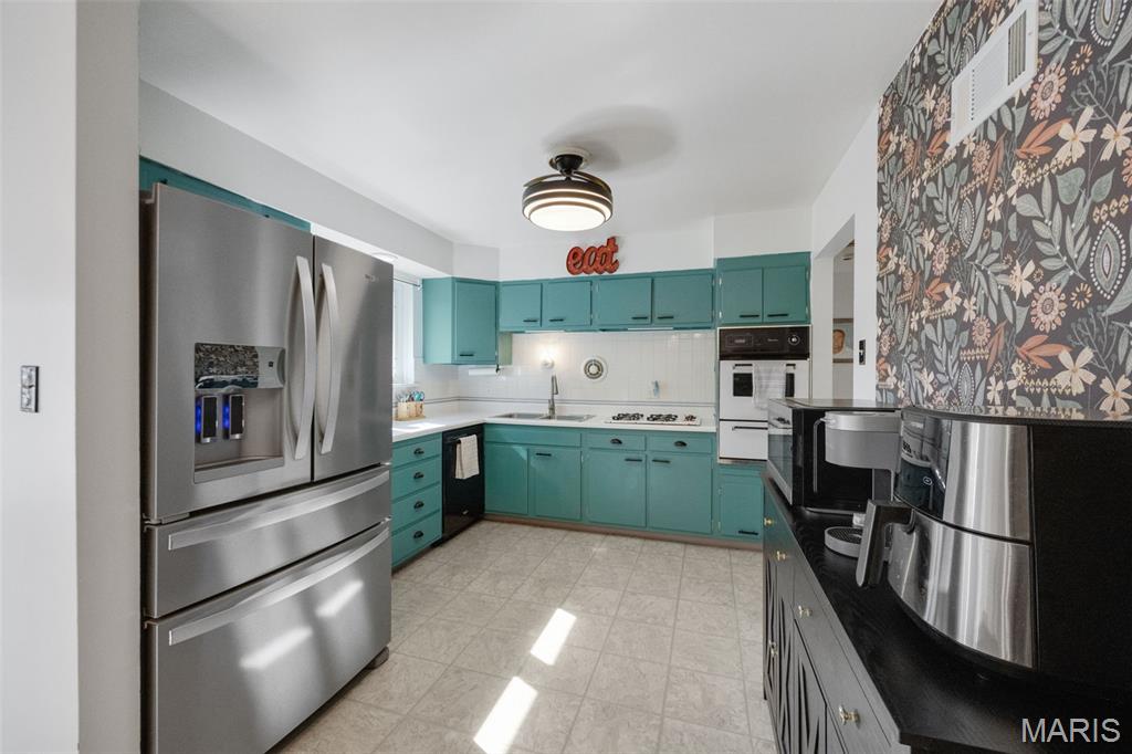 200 Calbreath Court
