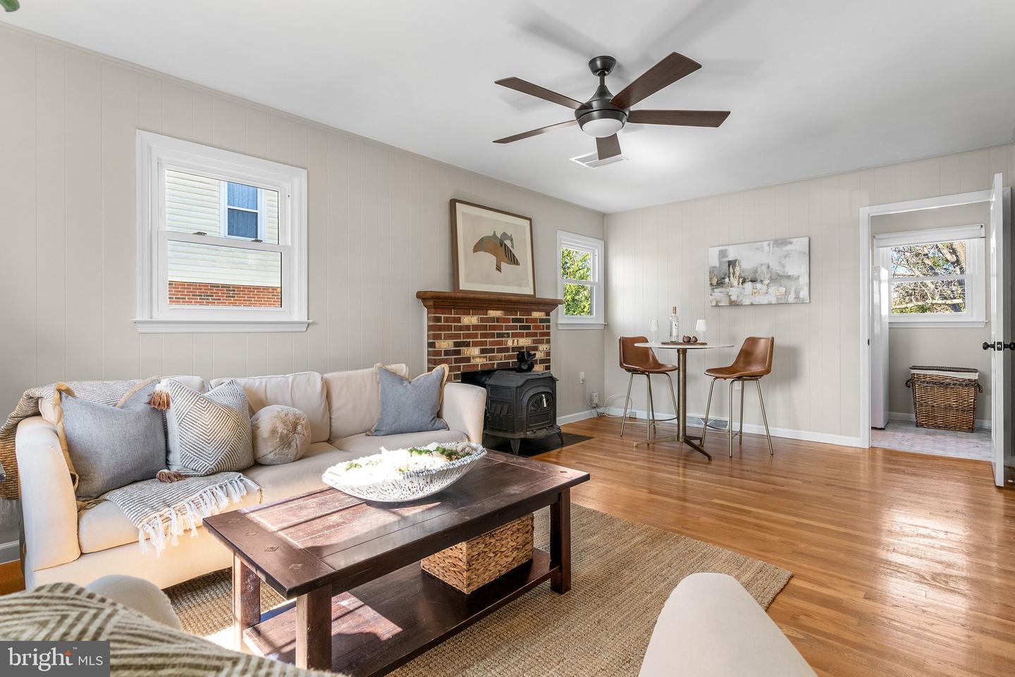 126 Maryanne Ave SW