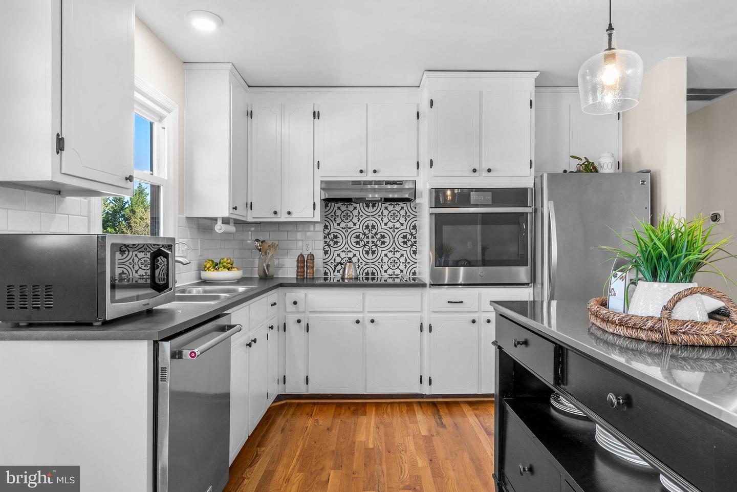 126 Maryanne Ave SW