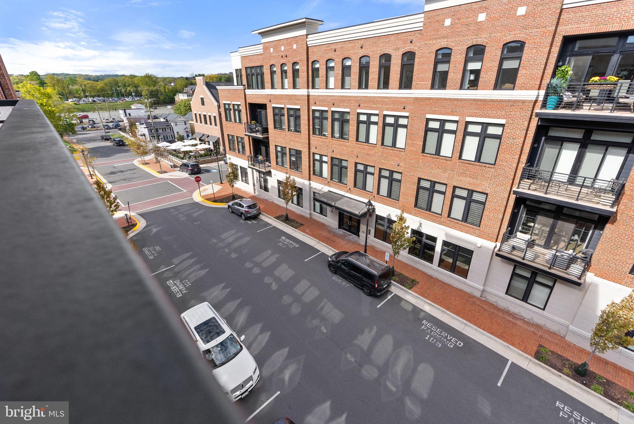 3 STATIONMASTER STREET SE 402