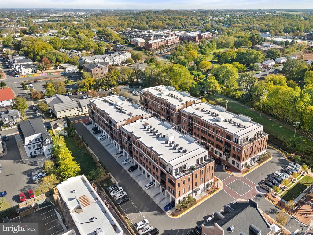 3 STATIONMASTER STREET SE 402