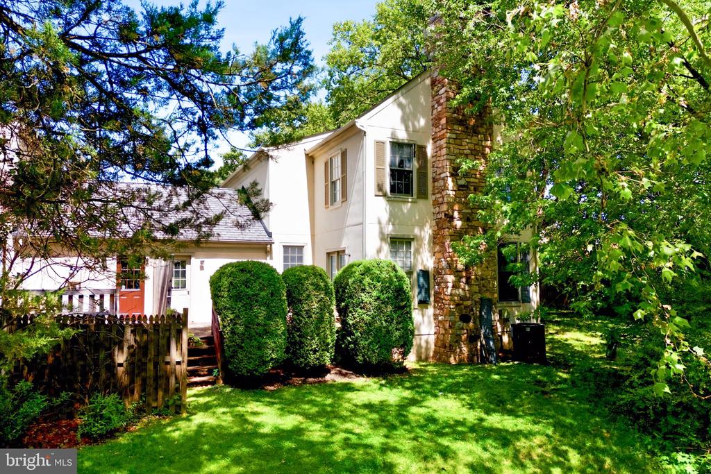 4 LINDEN HILL WAY SW