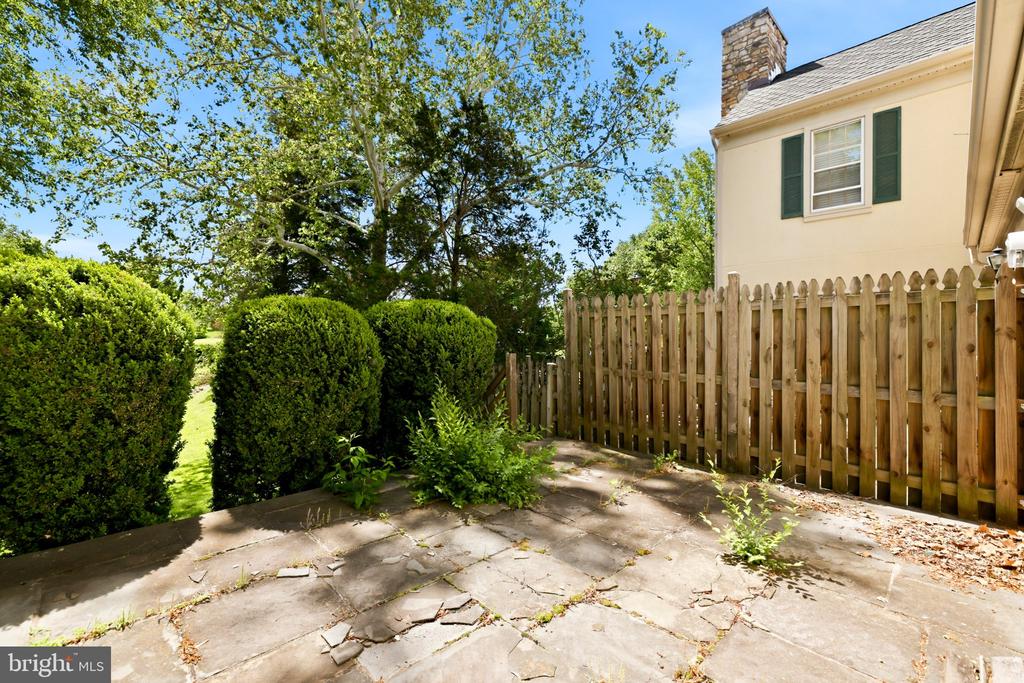 4 LINDEN HILL WAY SW