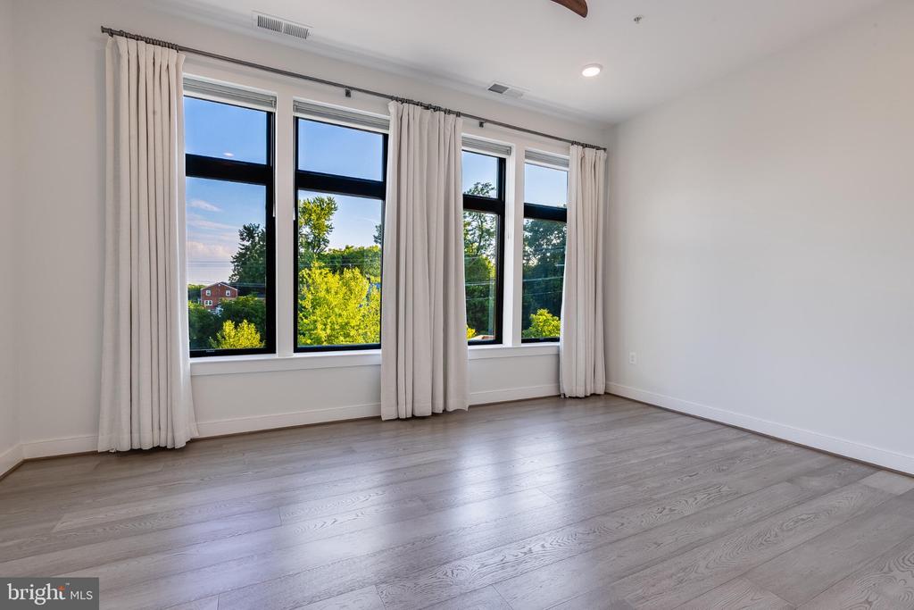 5 STATIONMASTER STREET SE Unit: 203