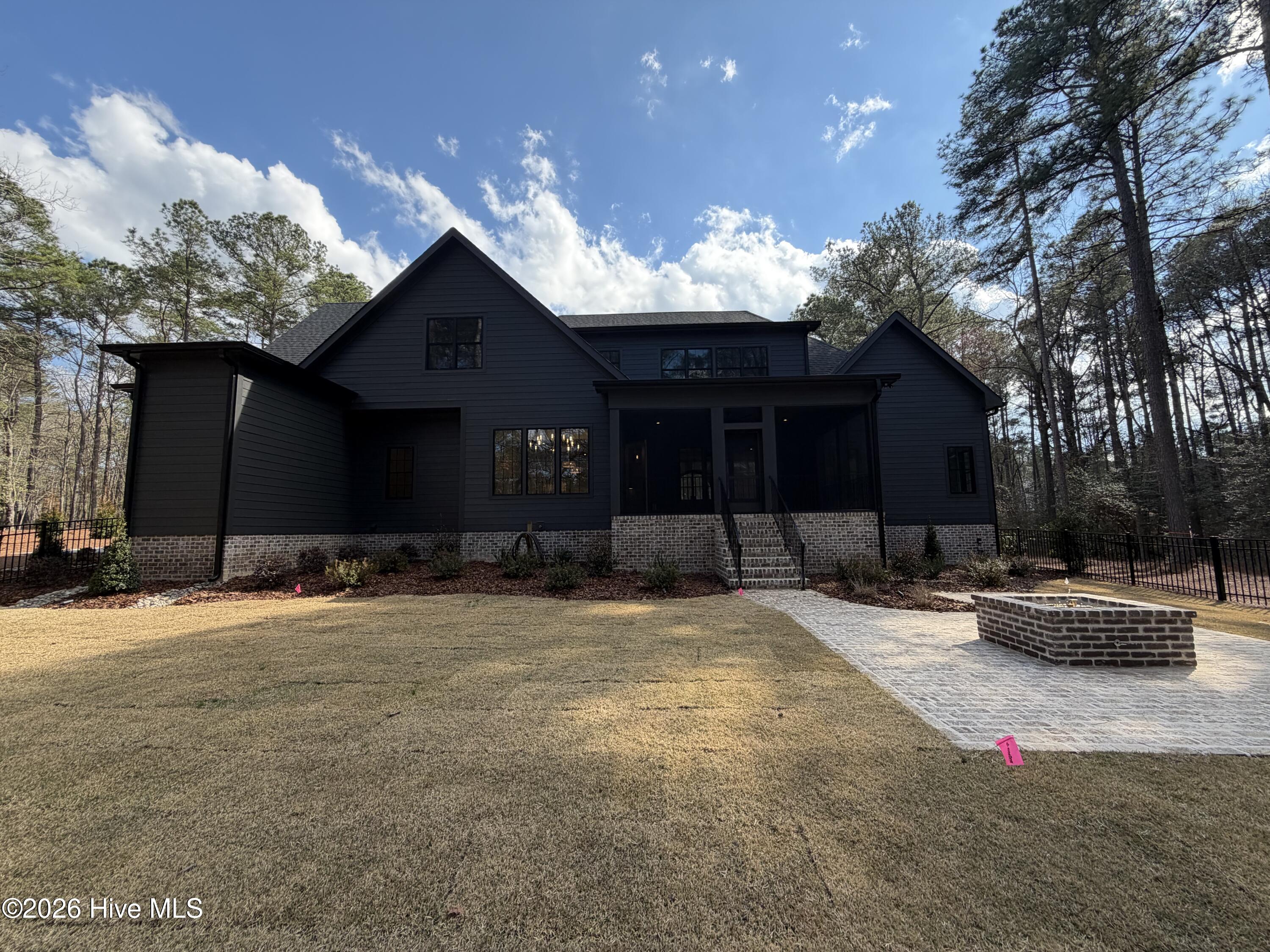 25 Middlebury Road