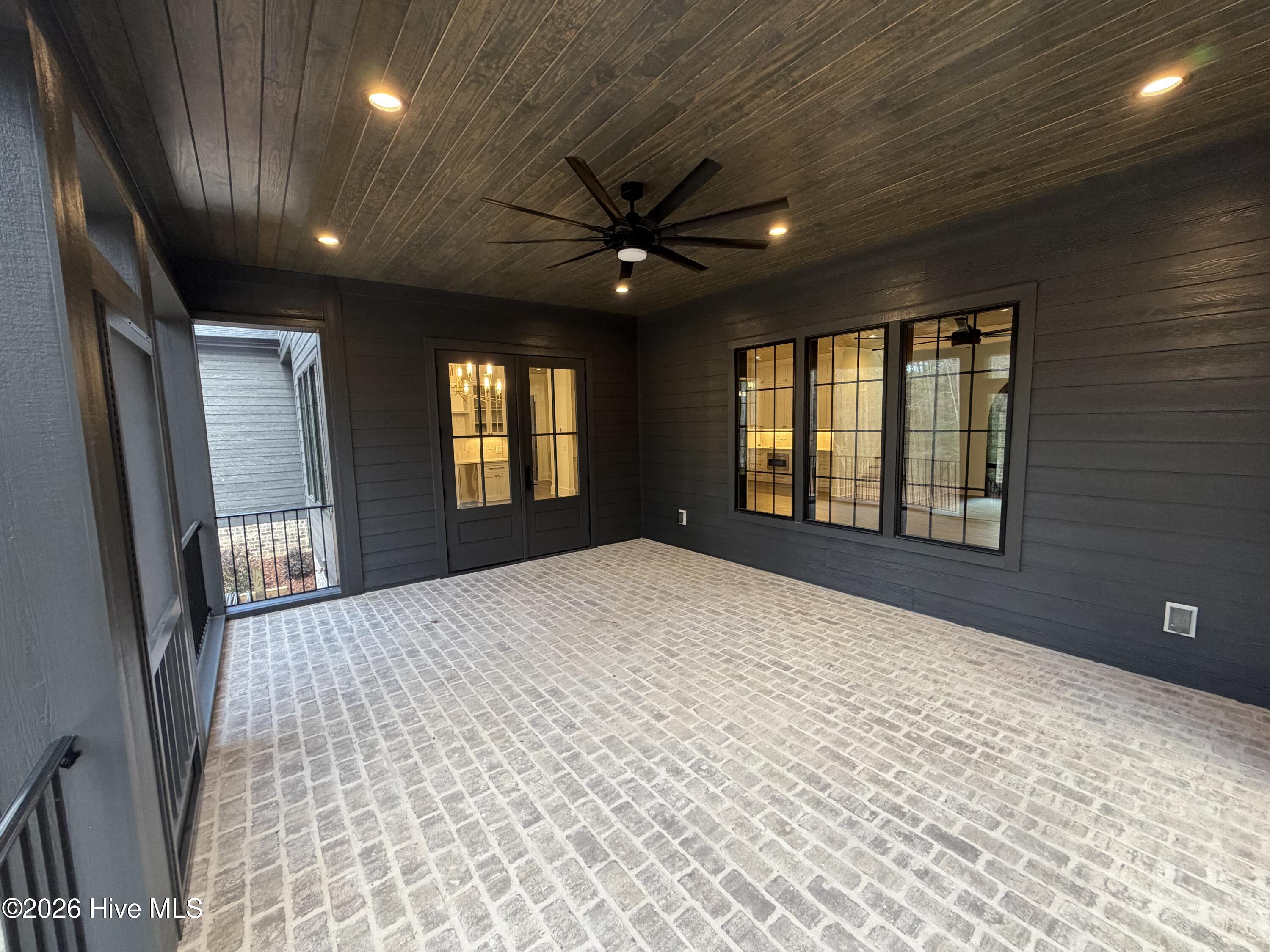 25 Middlebury Road