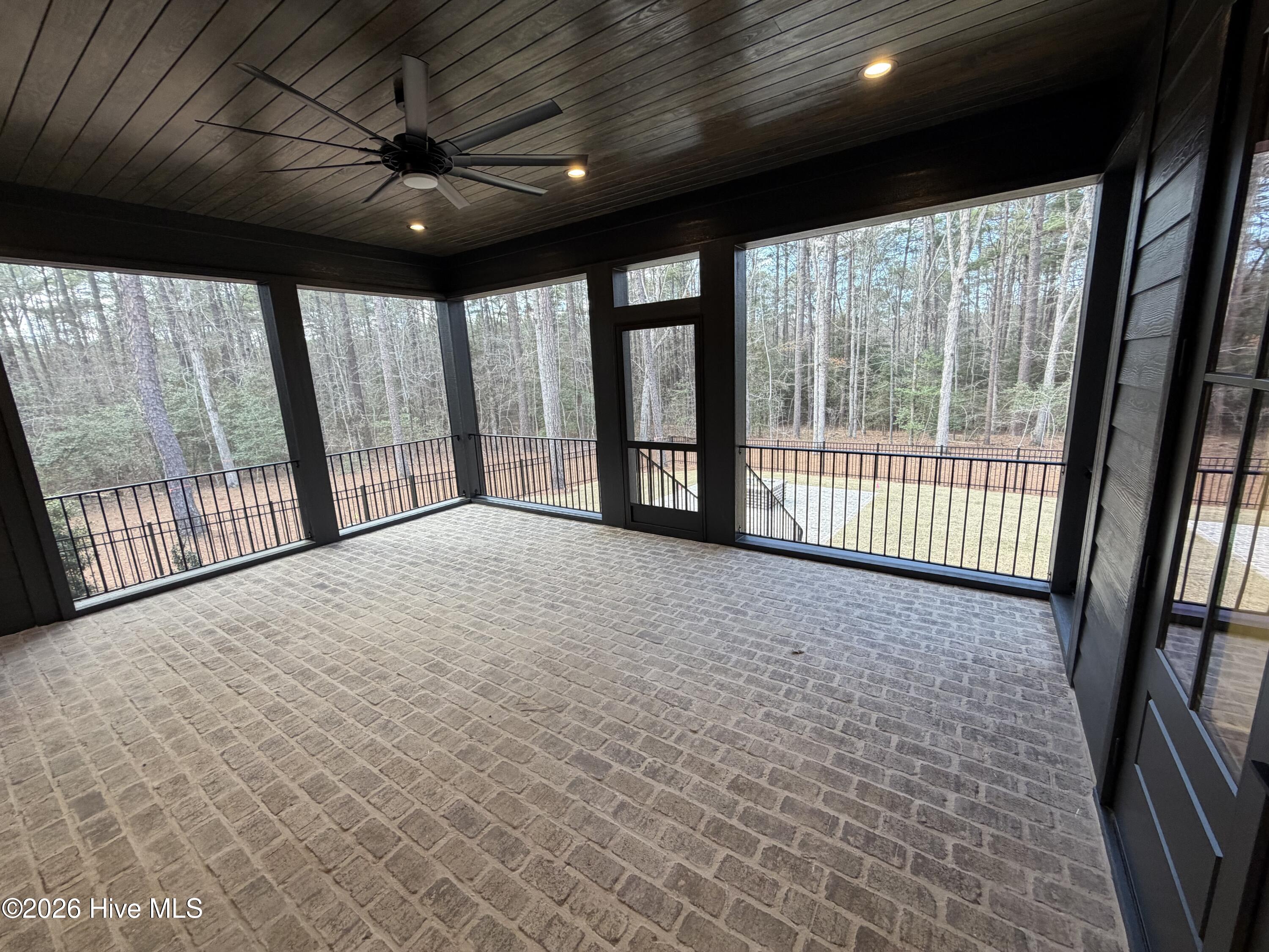 25 Middlebury Road