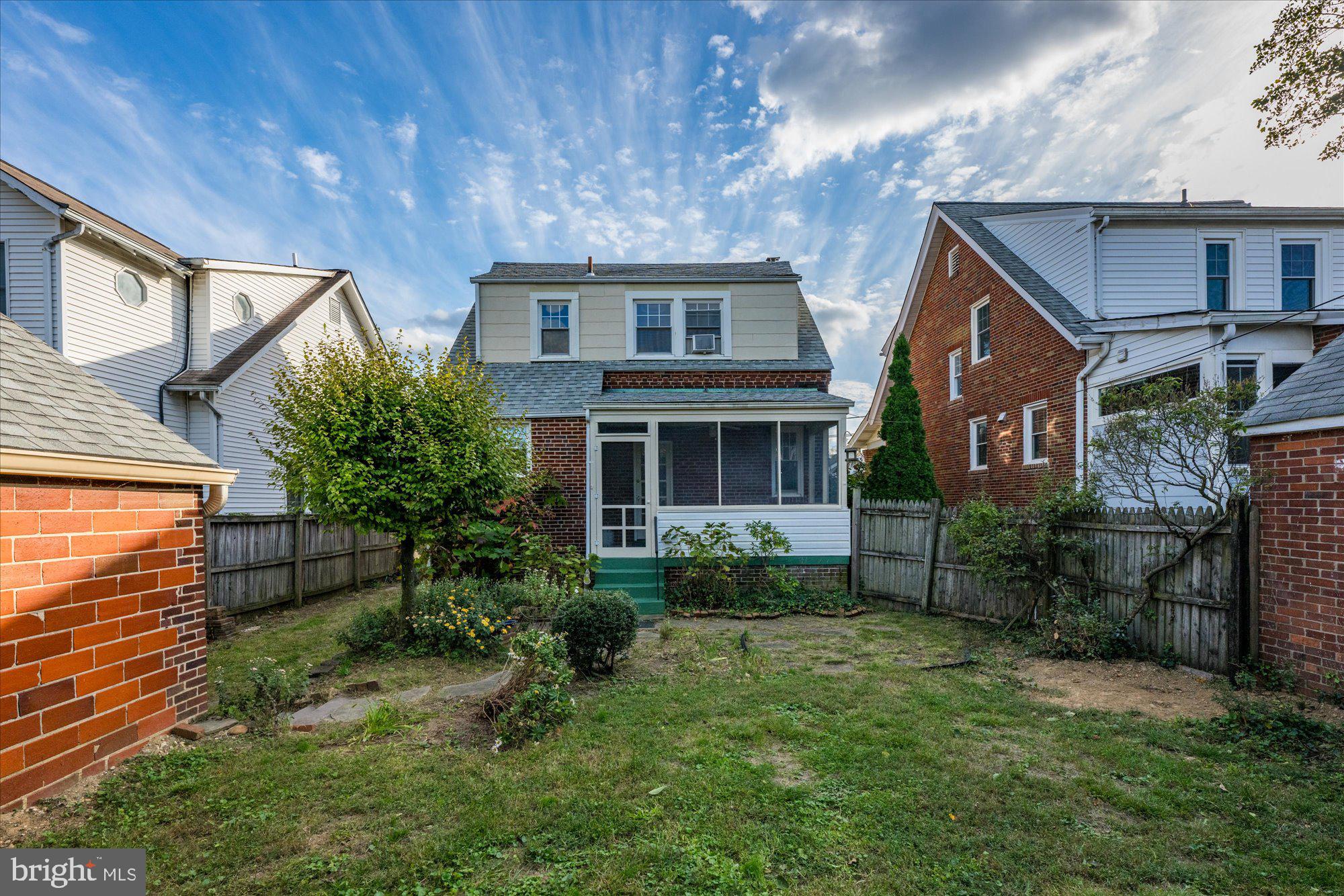 833 Gist Ave