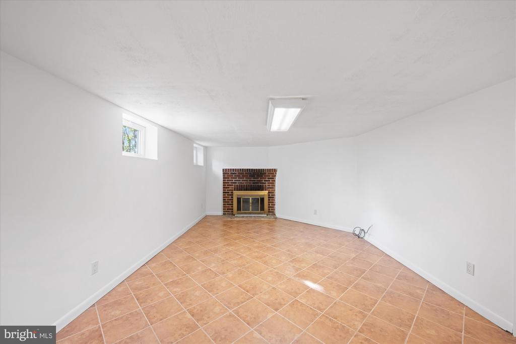 833 Gist Ave