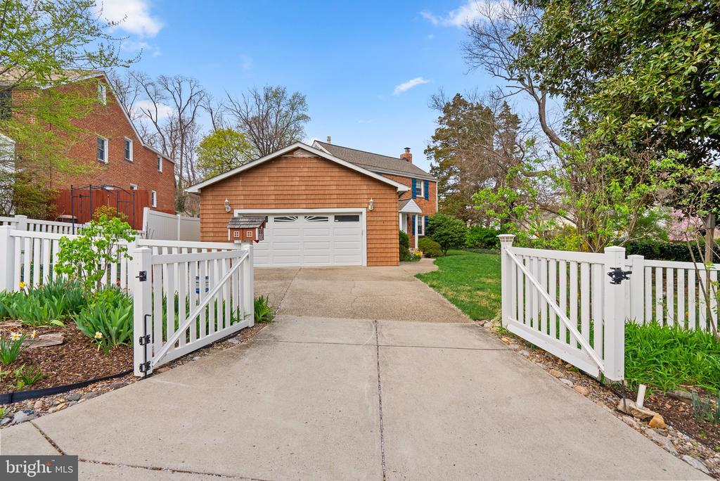 2401 Hayden Dr