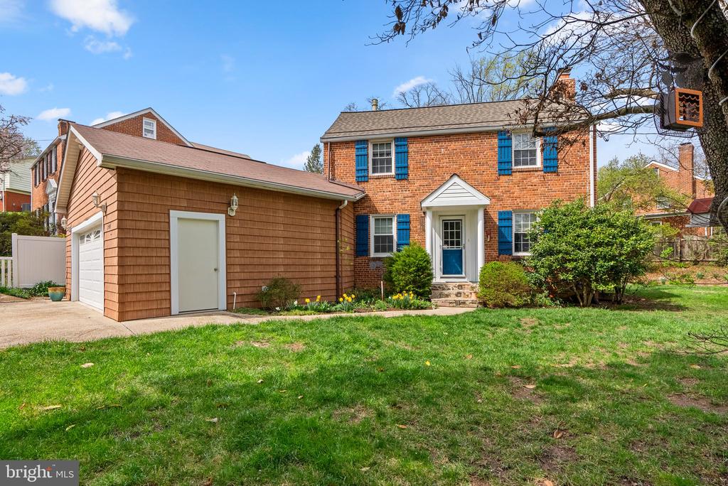 2401 Hayden Dr