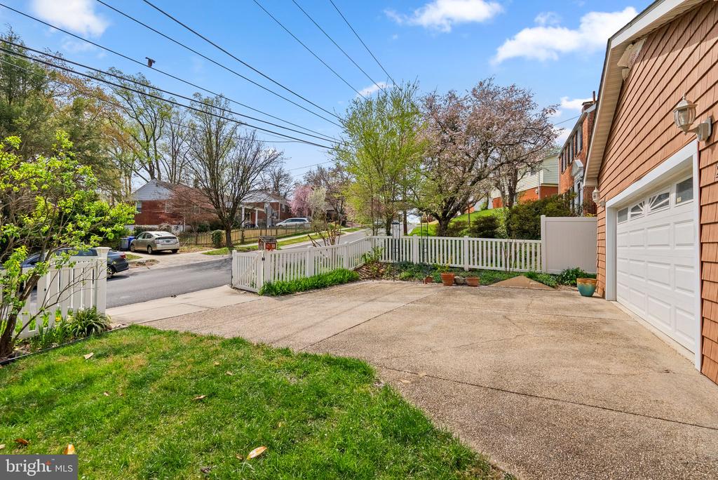 2401 Hayden Dr